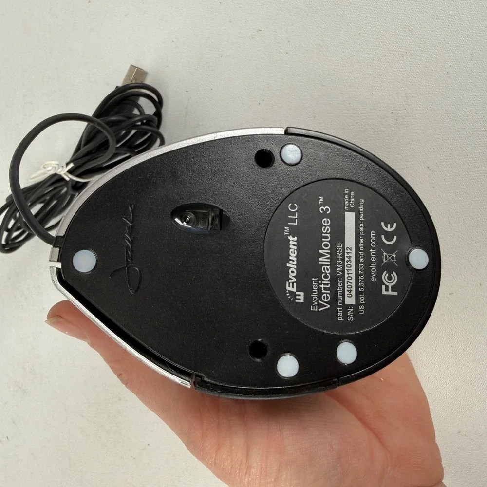 Evoluent VM3-RSB Vertical Mouse 4 Right Hand Ergonomic Optical Wired USB Tested